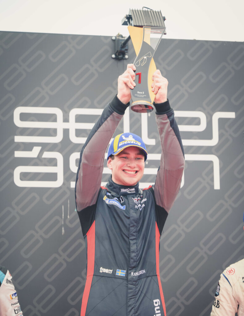 YXNzZXRzL2dlbGxlcsOlc2VuMjAyNC9kc2NfMjk5Ny5qcGVn